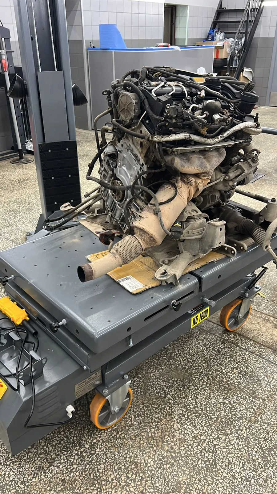 Электрогидравлический подъёмный стол Хорекс Авто HLT-1200WJ