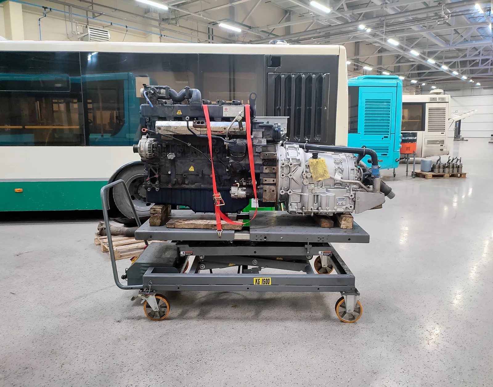 Электрогидравлический подъёмный стол Хорекс Авто HLT-1500WJ