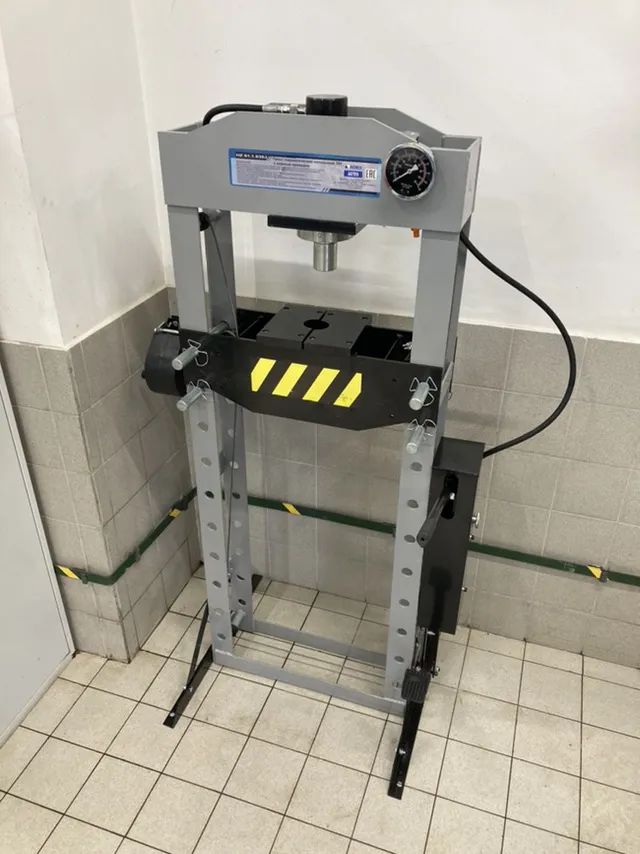 Пресс гидравлический с усилием 30 т (ручной и ножной привод) Хорекс Авто HZ 01.1.030J