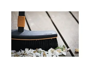 Щетка универсальная 38-18,5см QuikFit FISKARS