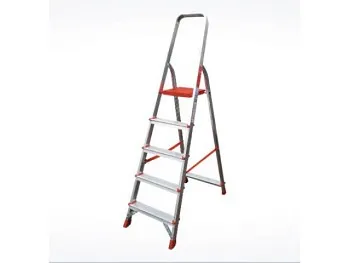 Лестница-стремянка алюм. проф. 107 см 5 ступ. 5,7кг NV3110 Новая Высота