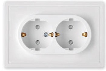 Розетка 2-ая (скрытая, с/з, со шторками) белая, Carre, BYLECTRICA