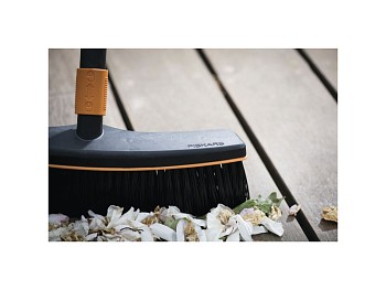 Щетка универсальная 38-18,5см QuikFit FISKARS