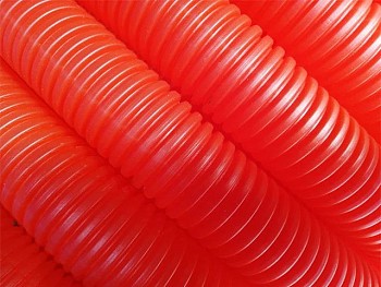 Трубка защитная гофрированная 20/25 мм бухта 50м красная (для 18 трубы)